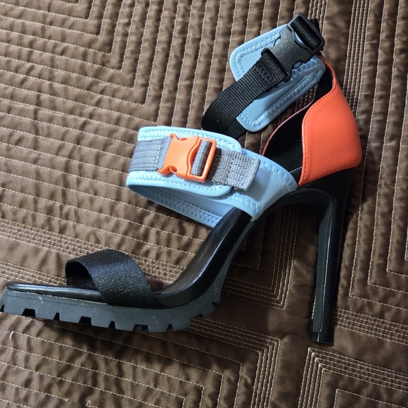 Steve Madden "Vices" Stilleto - Picture 4 of 10